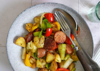 Einfacher Kartoffel & Paprika Topf mit Krakauern | Bake to the roots