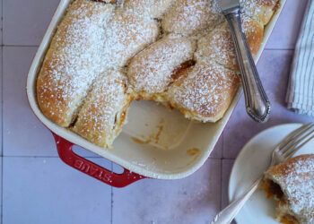 Buchteln mit Aprikosenkonfitüre | Bake to the roots