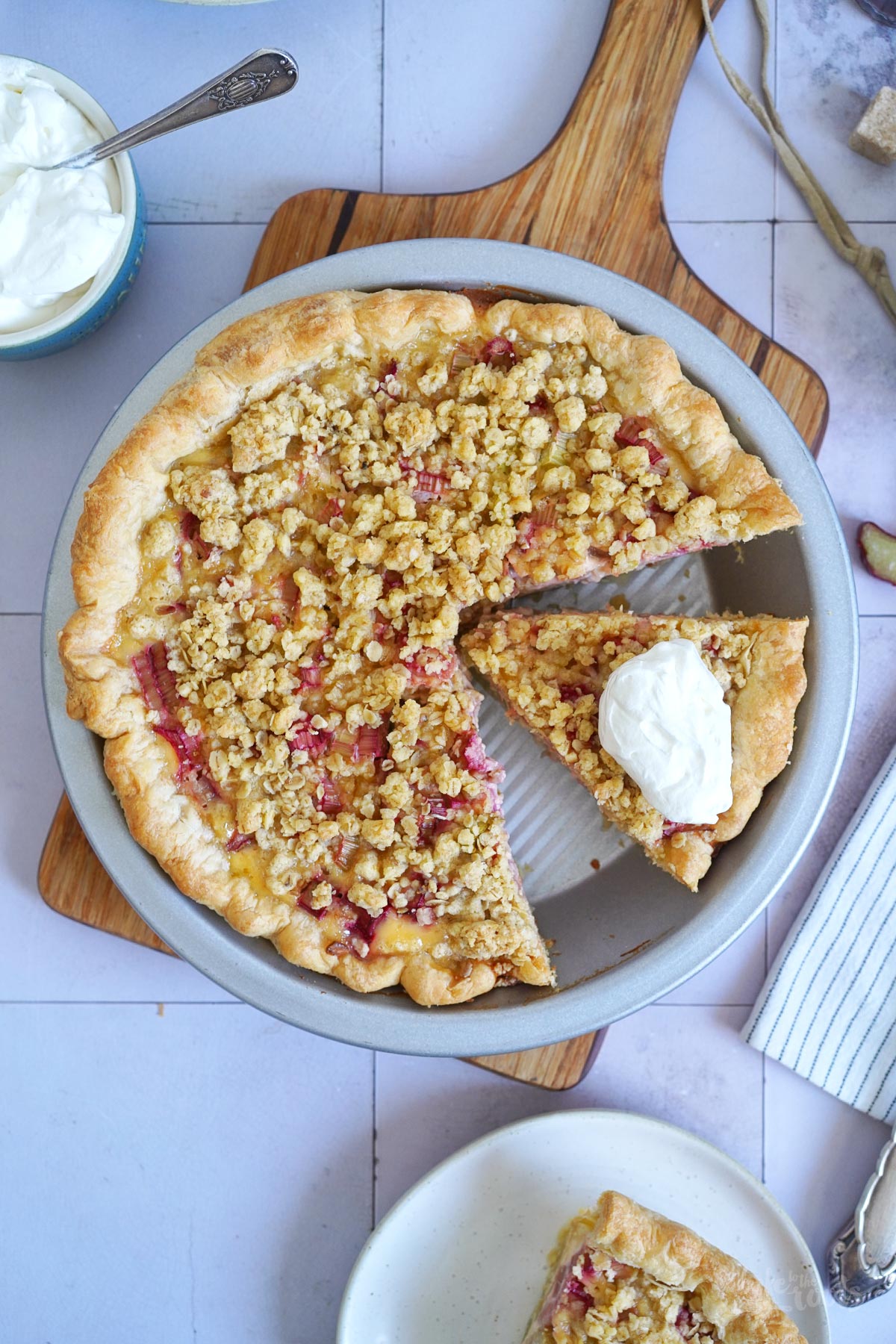 Rhabarber Streusel Pie | Bake to the roots