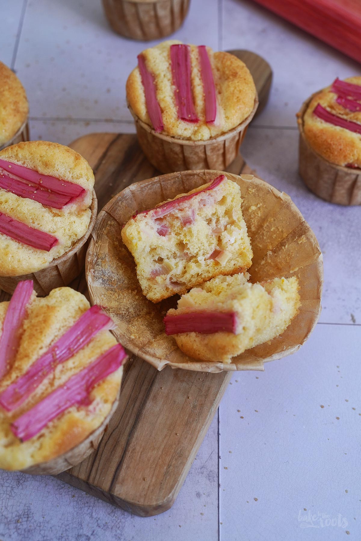 Einfache Rhabarber Mandel Muffins | Bake to the roots