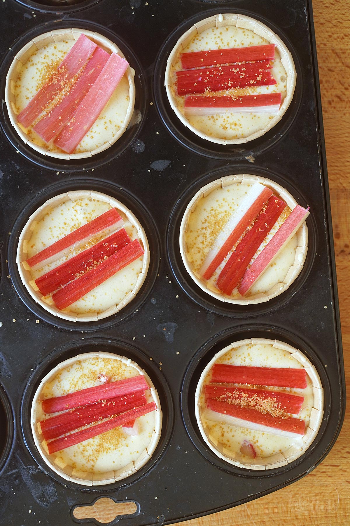 Einfache Rhabarber Mandel Muffins | Bake to the roots