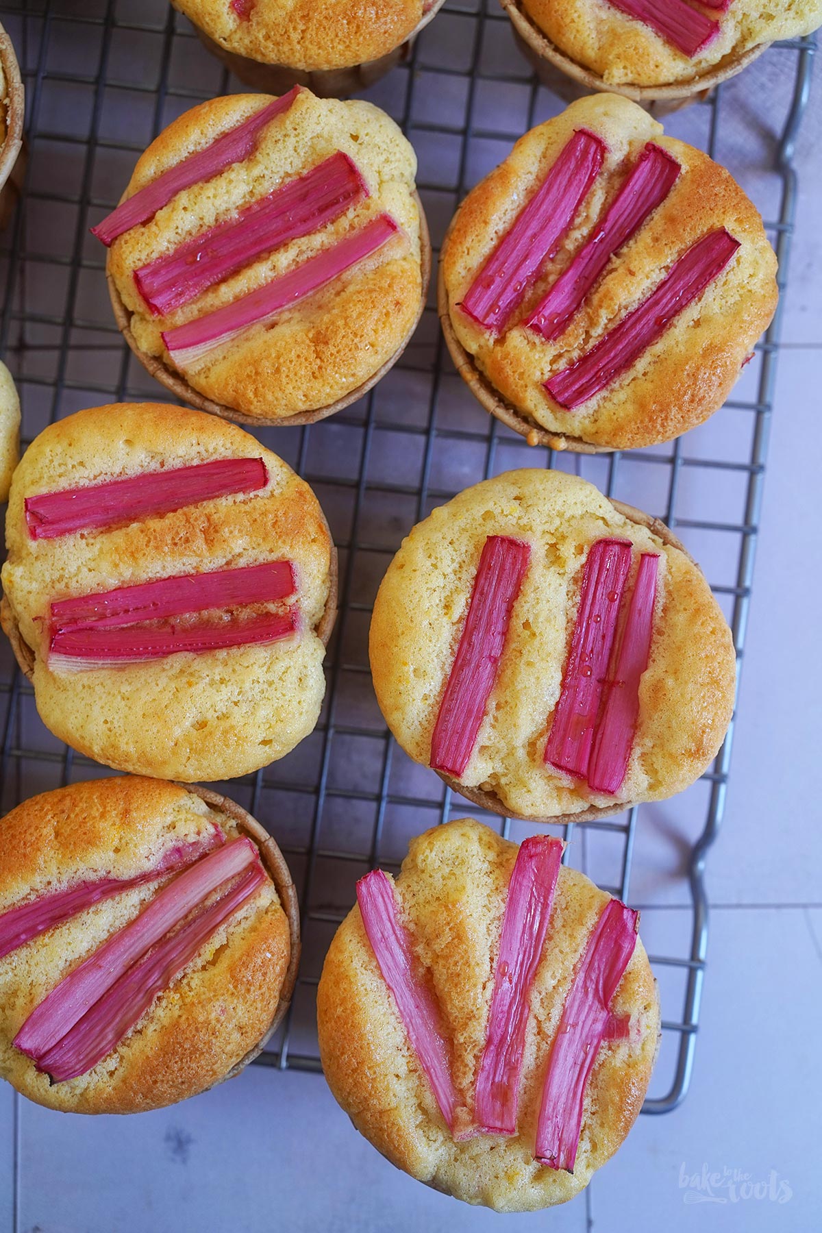 Einfache Rhabarber Mandel Muffins | Bake to the roots