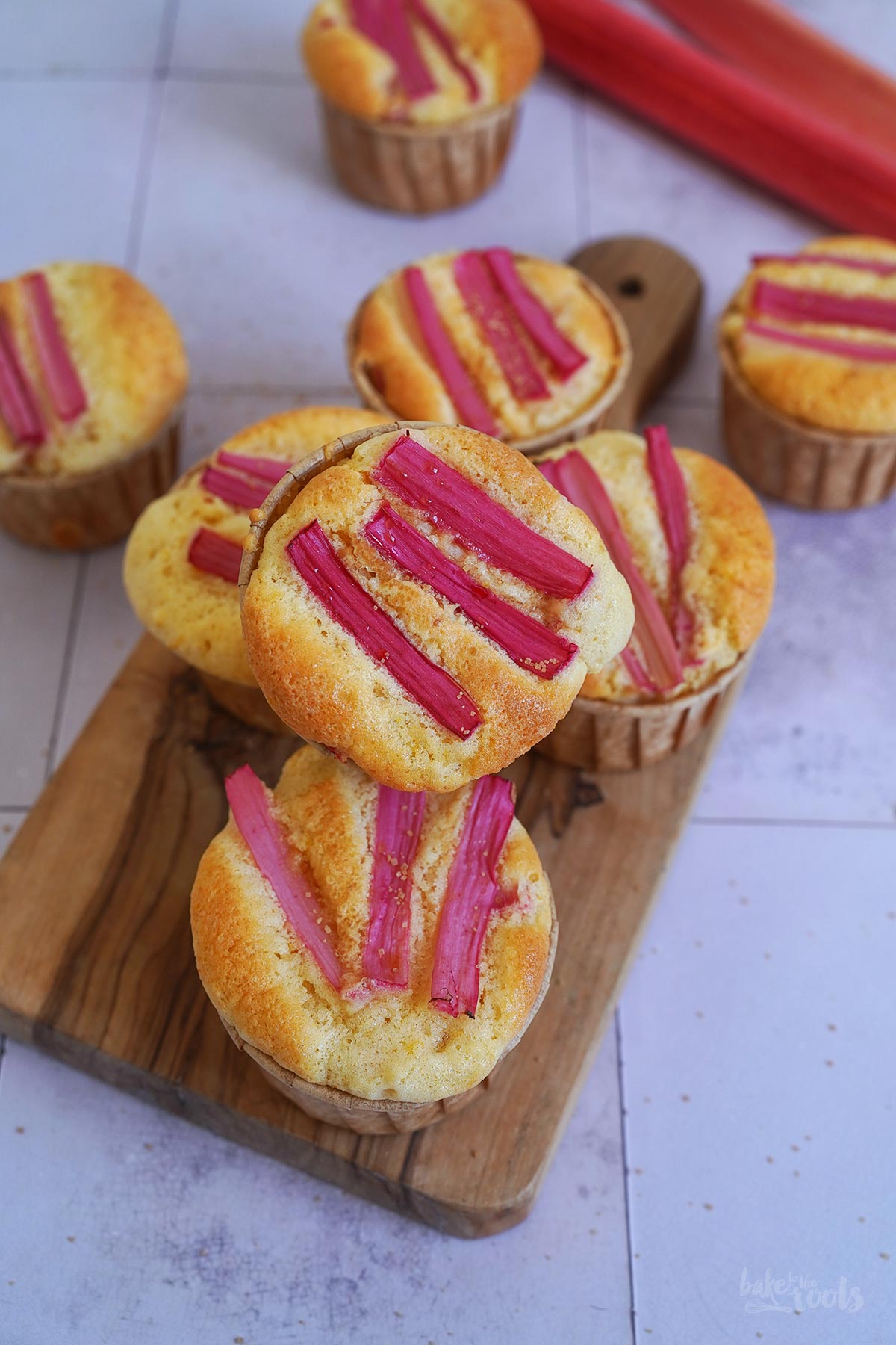 Einfache Rhabarber Mandel Muffins | Bake to the roots