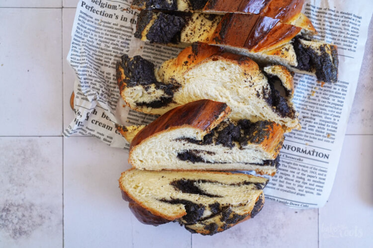 Mohn Marzipan Hefezopf | Bake to the roots