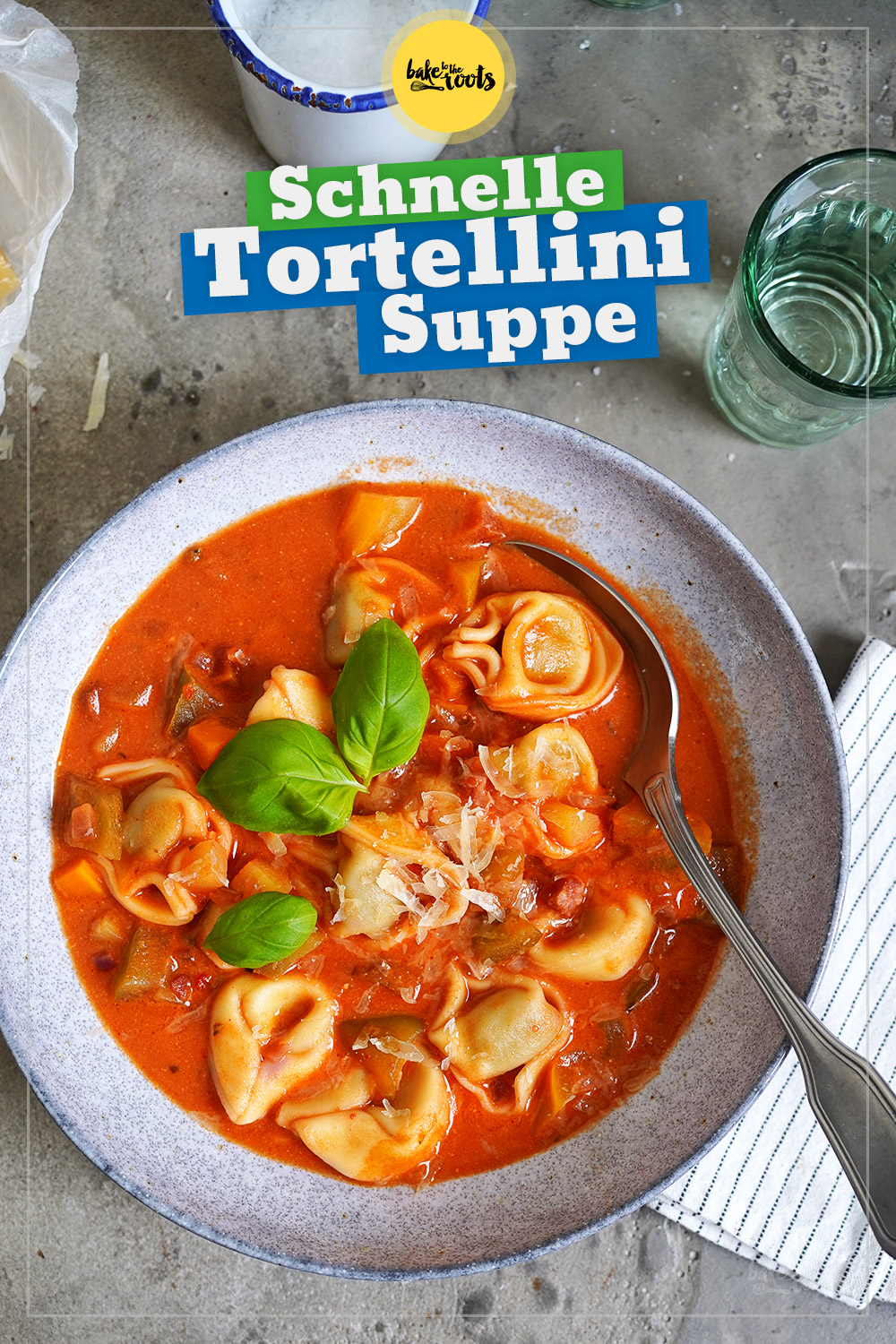 Schnelle Tomatensuppe mit Tortellini & Paprika | Bake to the roots