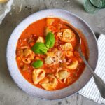 Schnelle Tomatensuppe mit Tortellini & Paprika | Bake to the roots