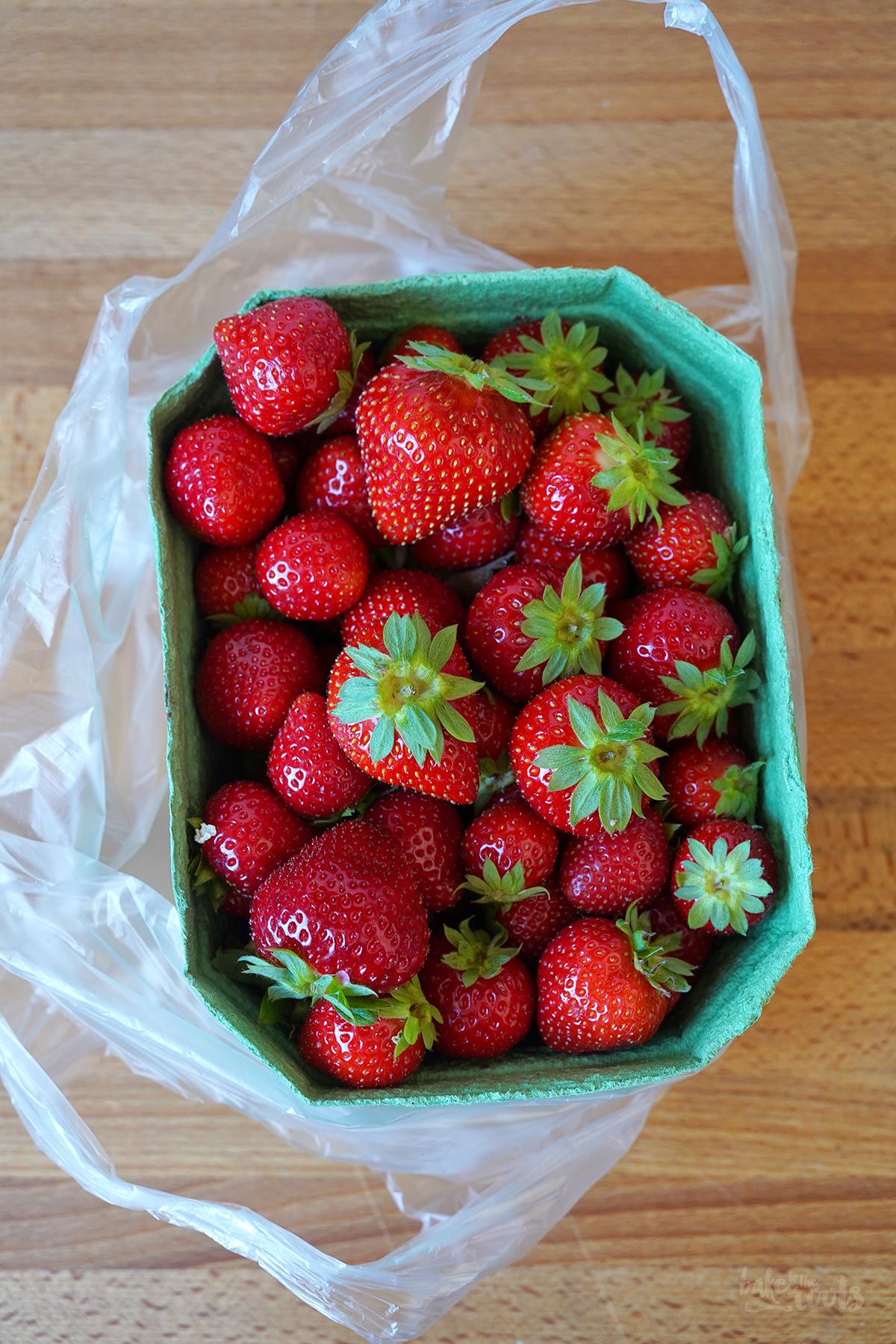 Easy Strawberry Ricotta Cake | Bake to the roots