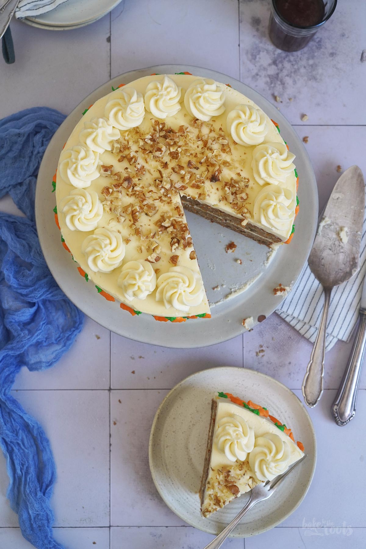 Klassischer Carrot Cake mit Frischkäse Frosting | Bake to the roots