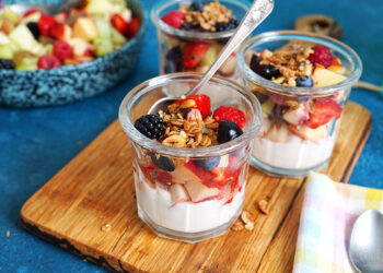 Obstsalat Töpfchen mit Skyr | Bake to the roots