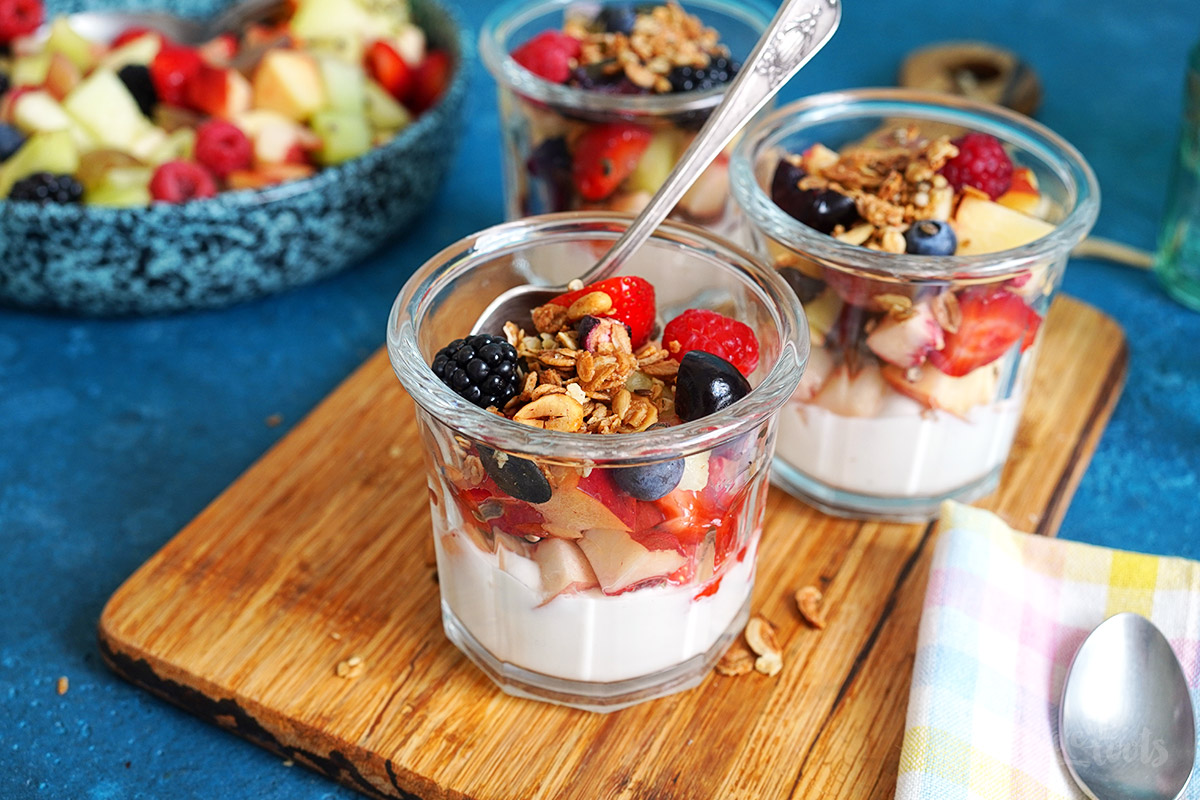 Obstsalat Töpfchen mit Skyr | Bake to the roots