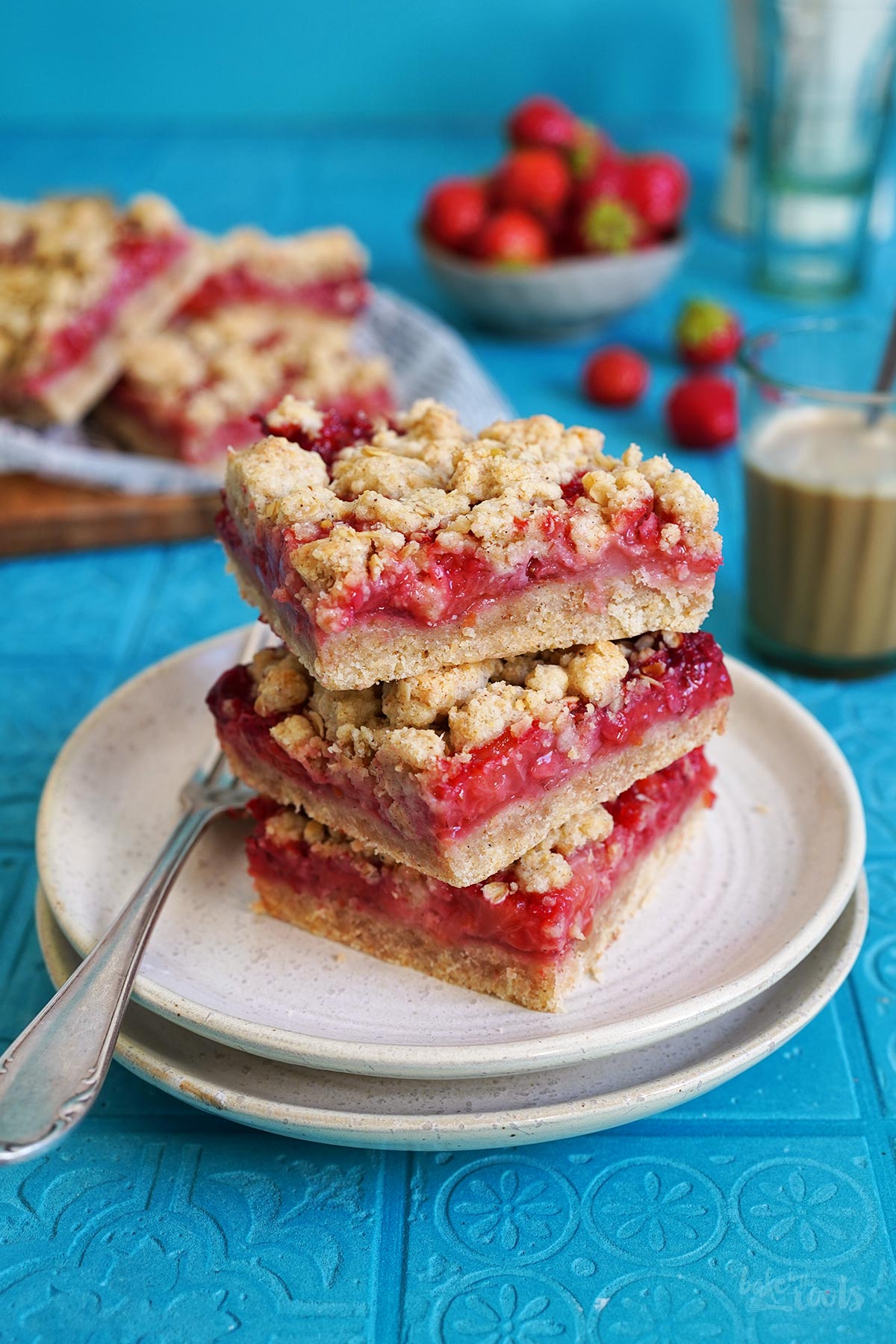 Erdbeeren Haferflocken Crumble Bars | Bake to the roots