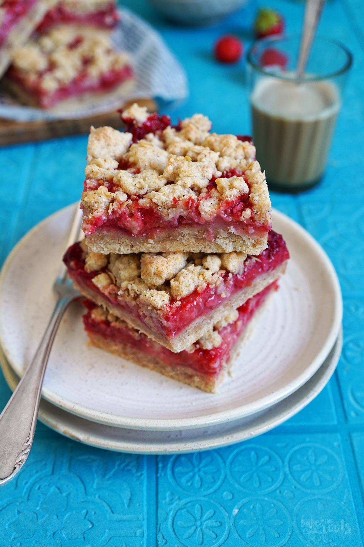 Erdbeeren Haferflocken Crumble Bars | Bake to the roots