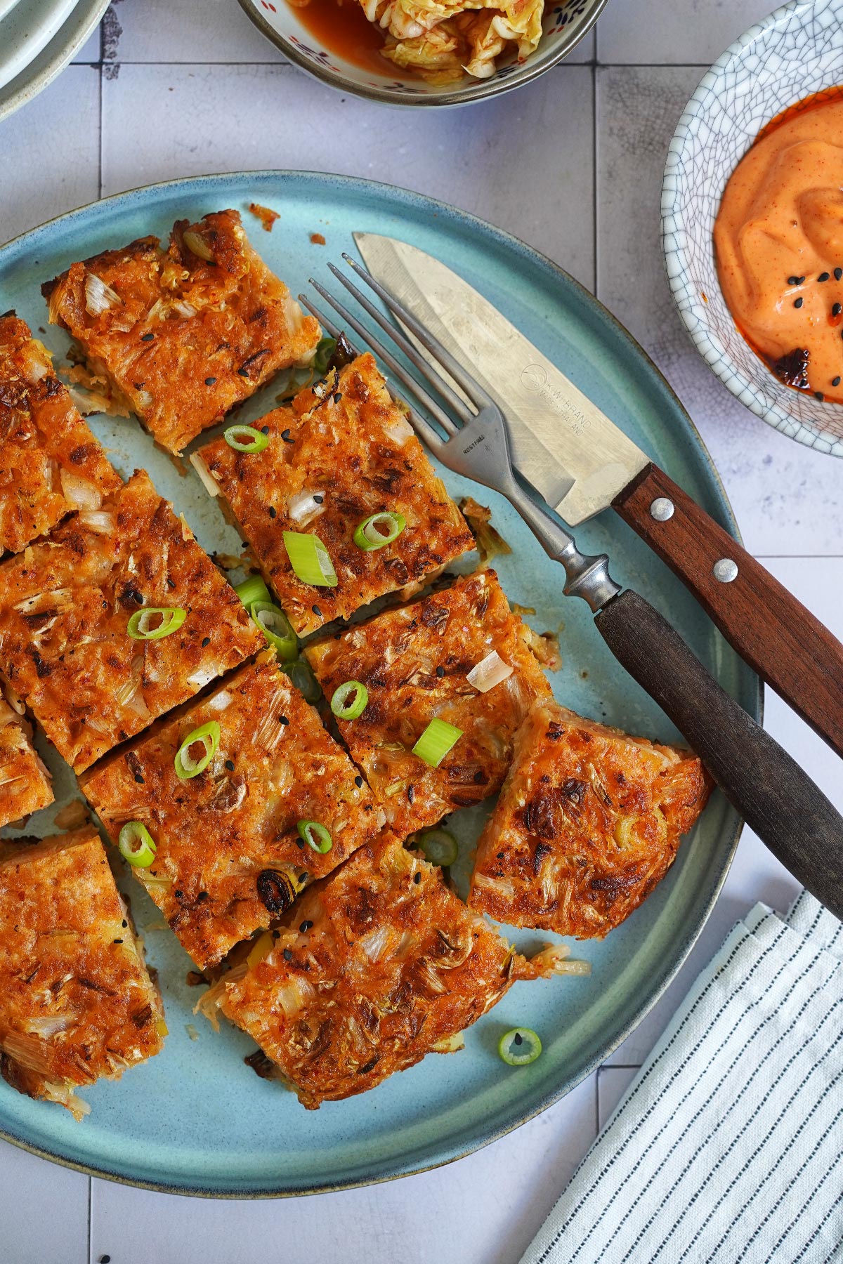 Koreanische Kimchi Pancakes mit Gochujang Dip | Bake to the roots