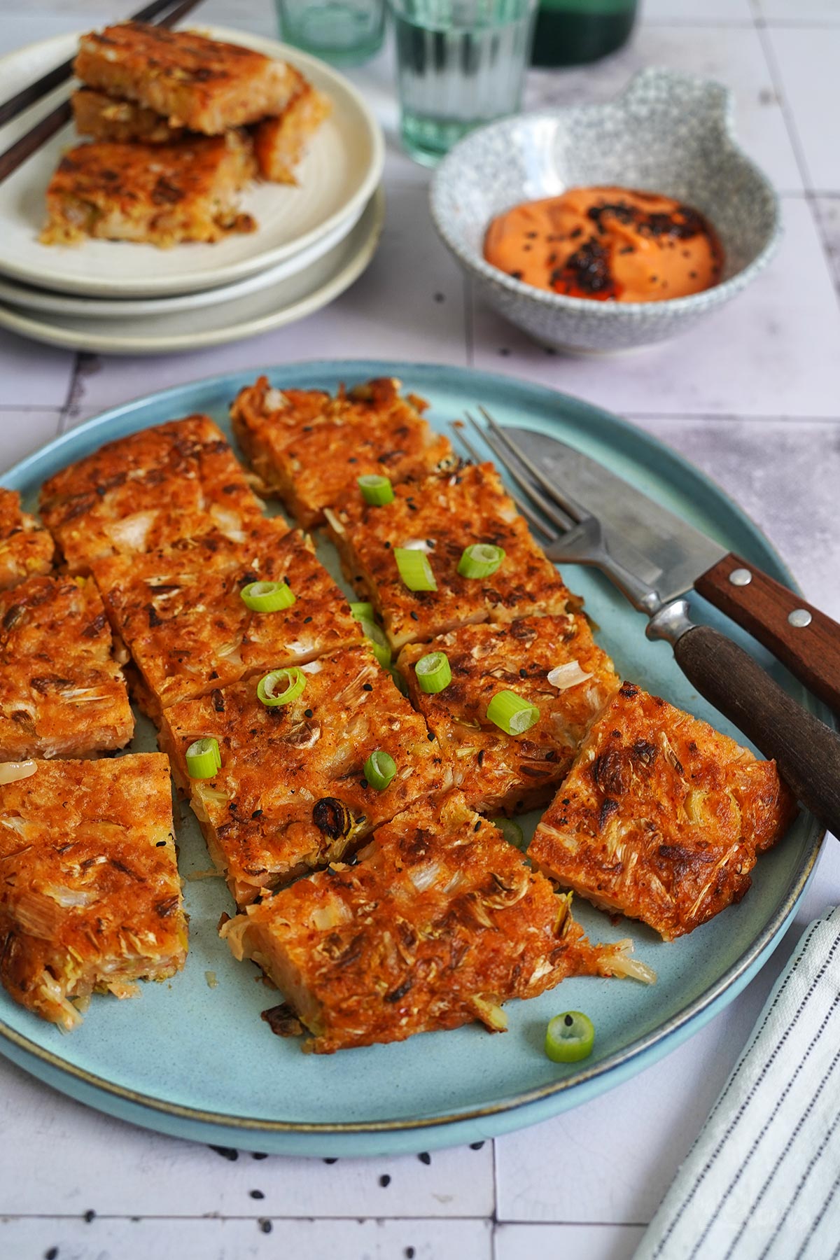 Koreanische Kimchi Pancakes mit Gochujang Dip | Bake to the roots