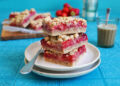 Erdbeeren Haferflocken Crumble Bars | Bake to the roots