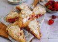 Erdbeeren & Himbeeren Scones | Bake to the roots