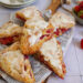 Erdbeeren & Himbeeren Scones | Bake to the roots