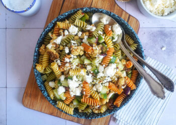 Nudelsalat mit geröstetem Za'atar Blumenkohl (AirFryer) | Bake to the roots
