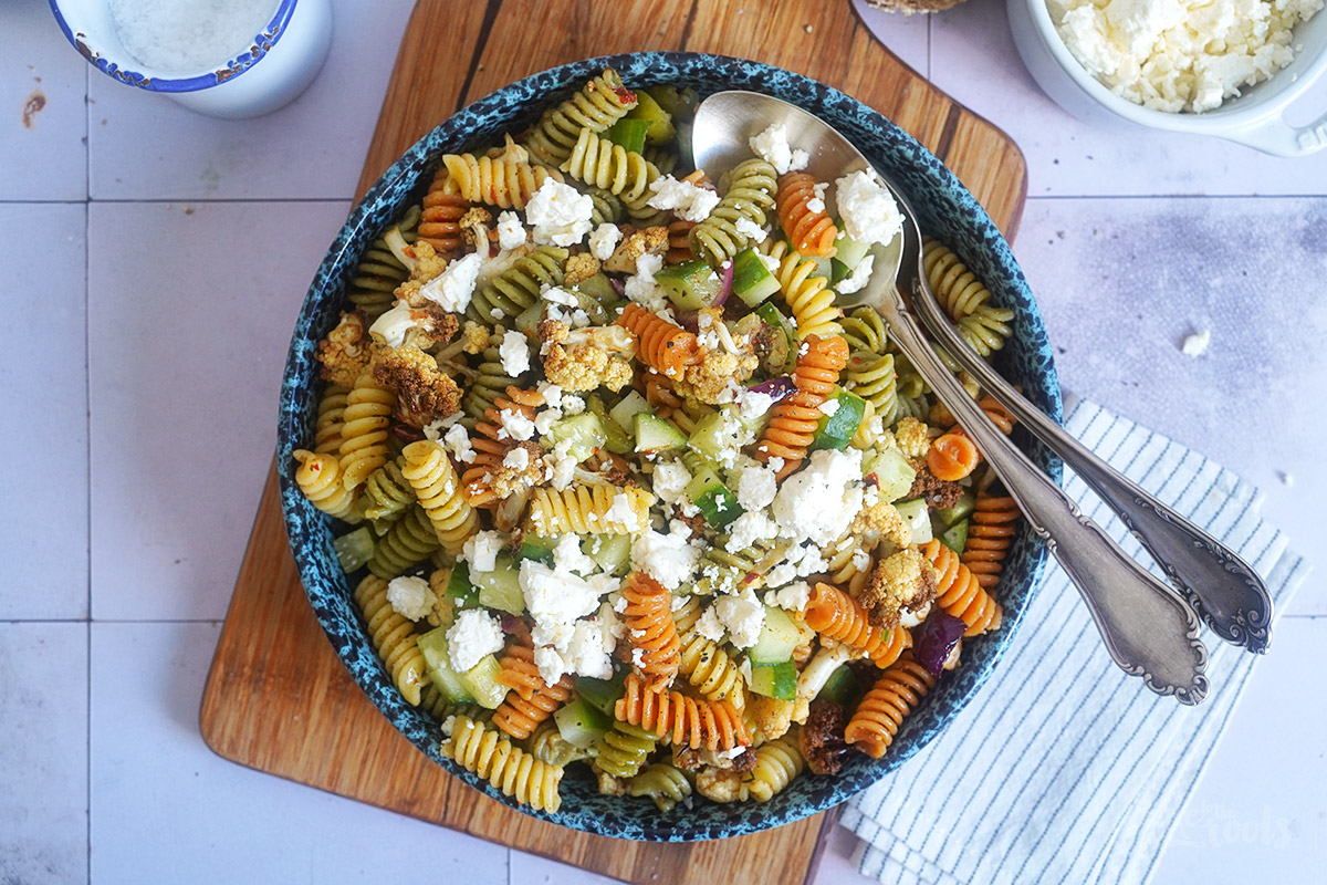 Nudelsalat mit geröstetem Za'atar Blumenkohl (AirFryer) | Bake to the roots