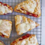 Erdbeeren & Himbeeren Scones | Bake to the roots