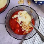 Einfache Erdbeergrütze mit Vanillesoße | Bake to the roots