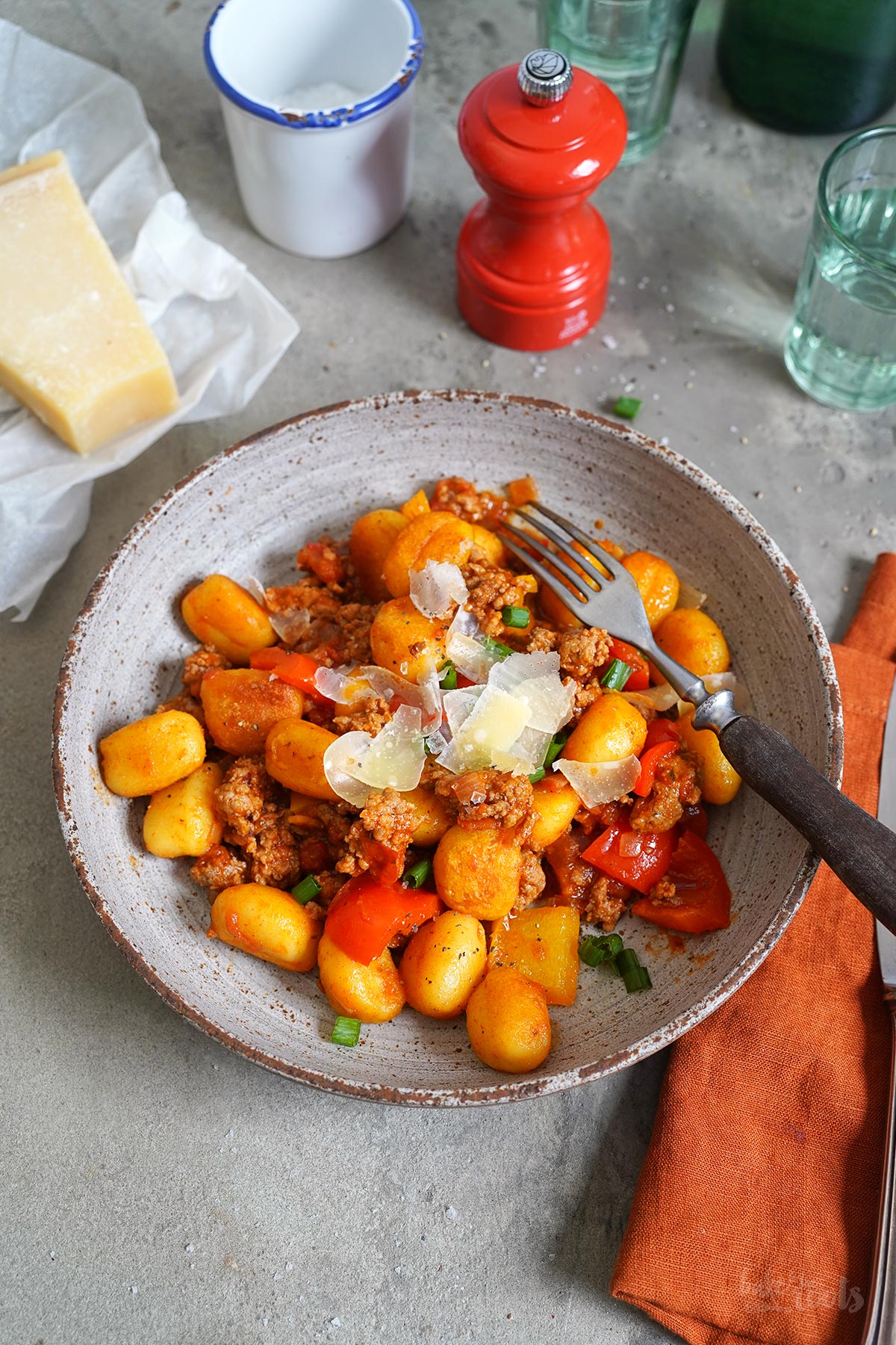 Gnocchi Skillet with Bell Peppers & Minced Meat | Bake to the roots