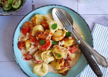 AirFryer Tortellini Auflauf mit Tomaten | Bake to the roots