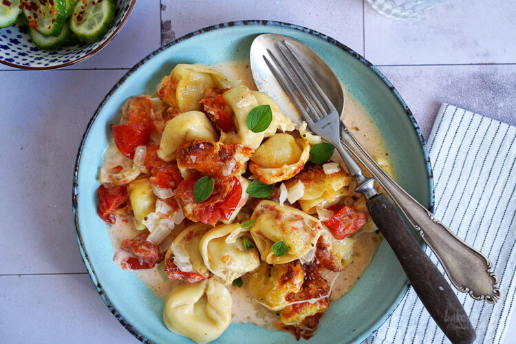 AirFryer Tortellini Auflauf mit Tomaten | Bake to the roots