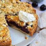 Kirschen Mandeln Streuselkuchen | Bake to the roots