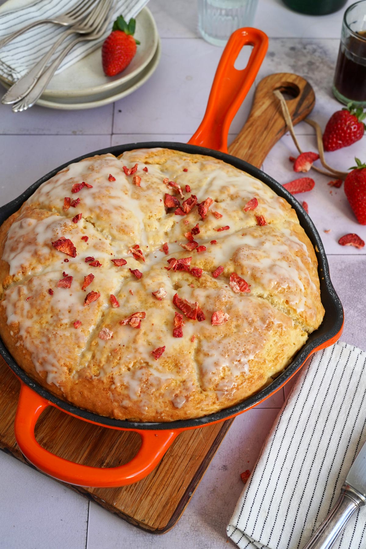 Erdbeeren Buttermilch Scones | Bake to the roots