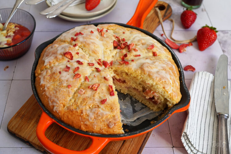 Erdbeeren Buttermilch Scones | Bake to the roots