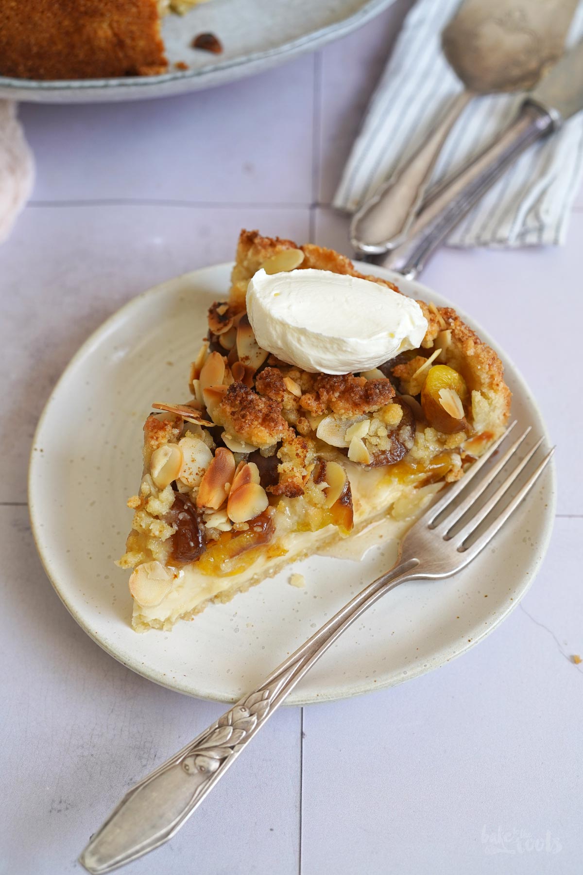 Mirabellen Pudding Streuselkuchen | Bake to the roots