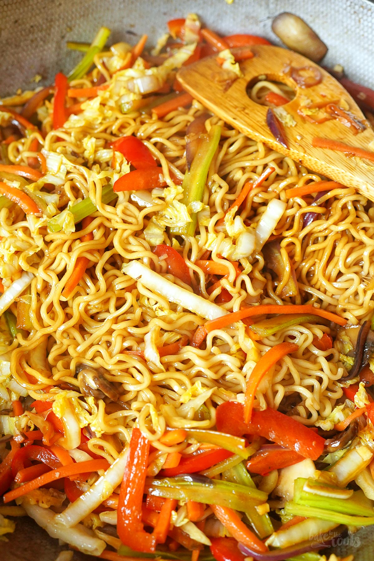 Wok Nudeln mit Gemüse & Pilzen | Bake to the roots
