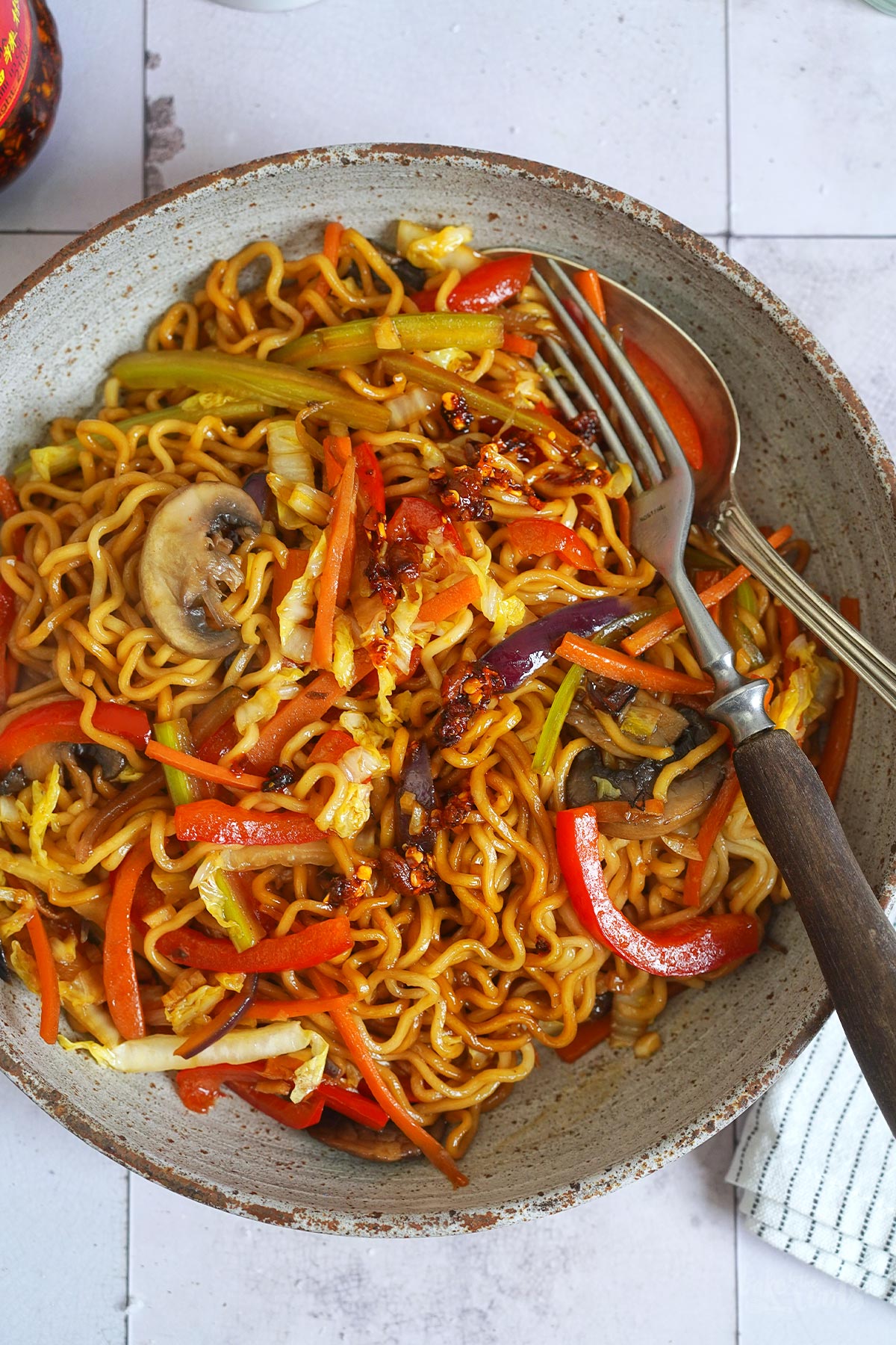 Wok Nudeln mit Gemüse & Pilzen | Bake to the roots