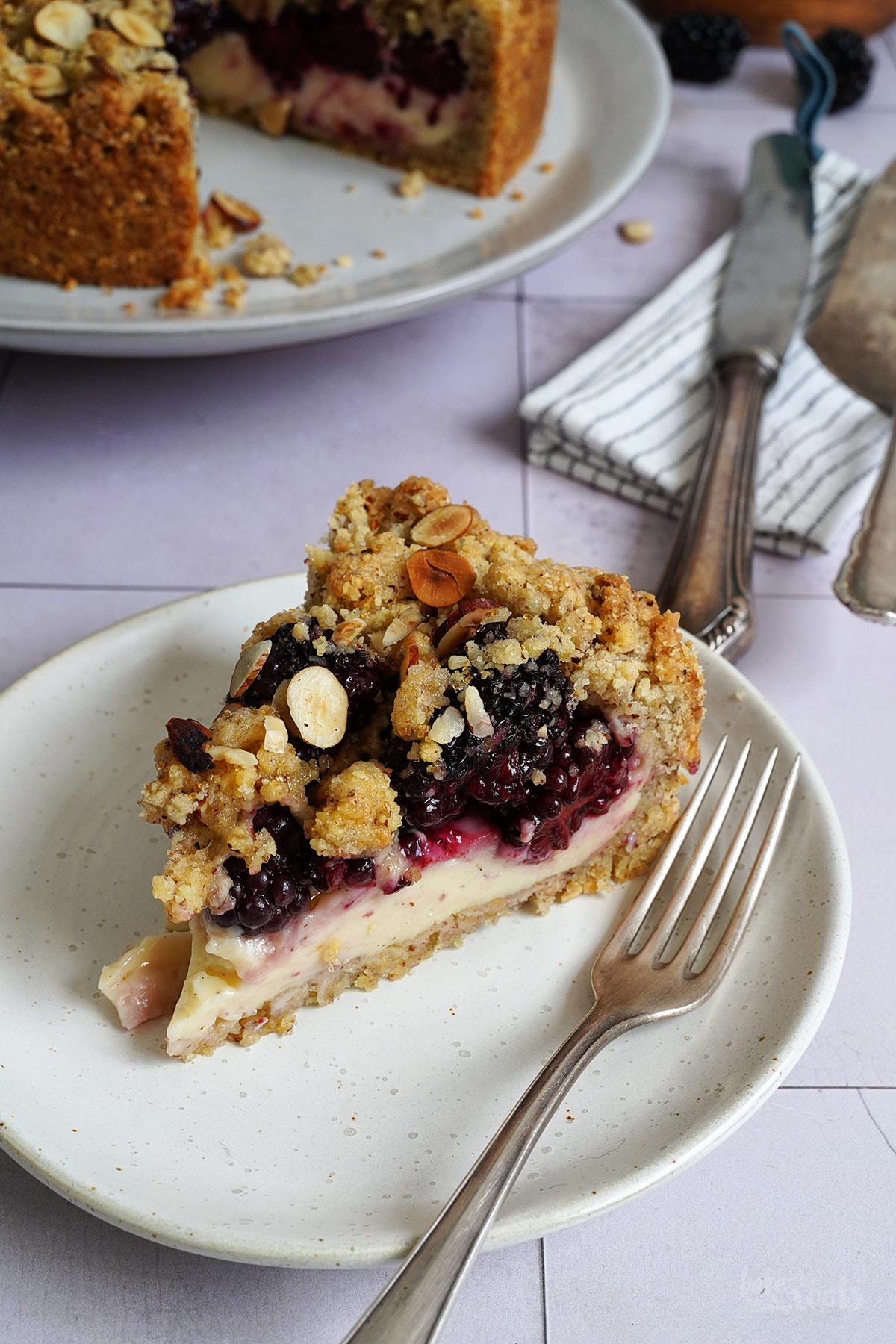 Brombeeren Pudding Streuselkuchen | Bake to the roots