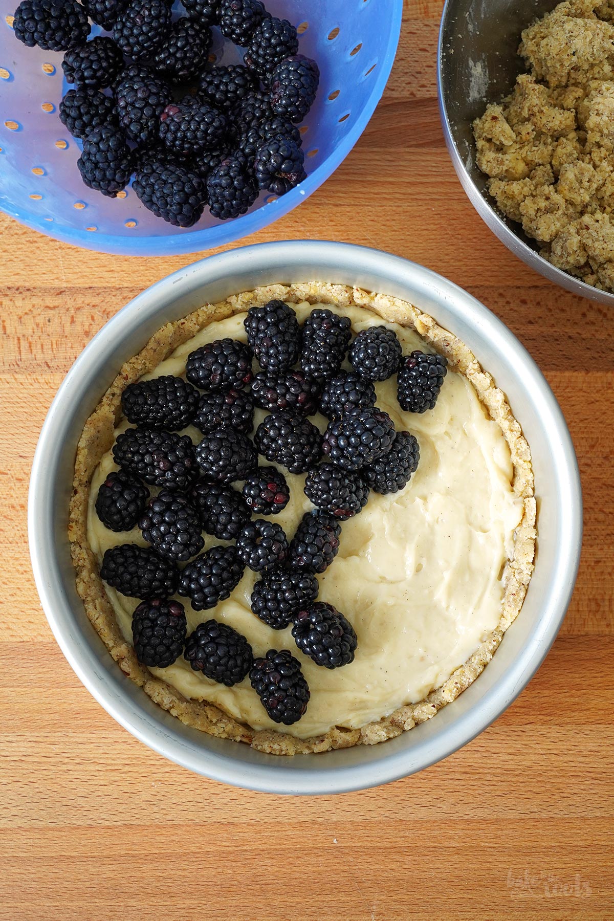 Brombeeren Pudding Streuselkuchen | Bake to the roots