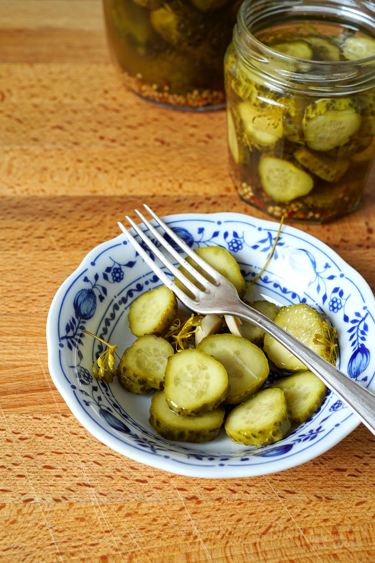Eingelegte Knoblauch Gewürzgurken | Bake to the roots