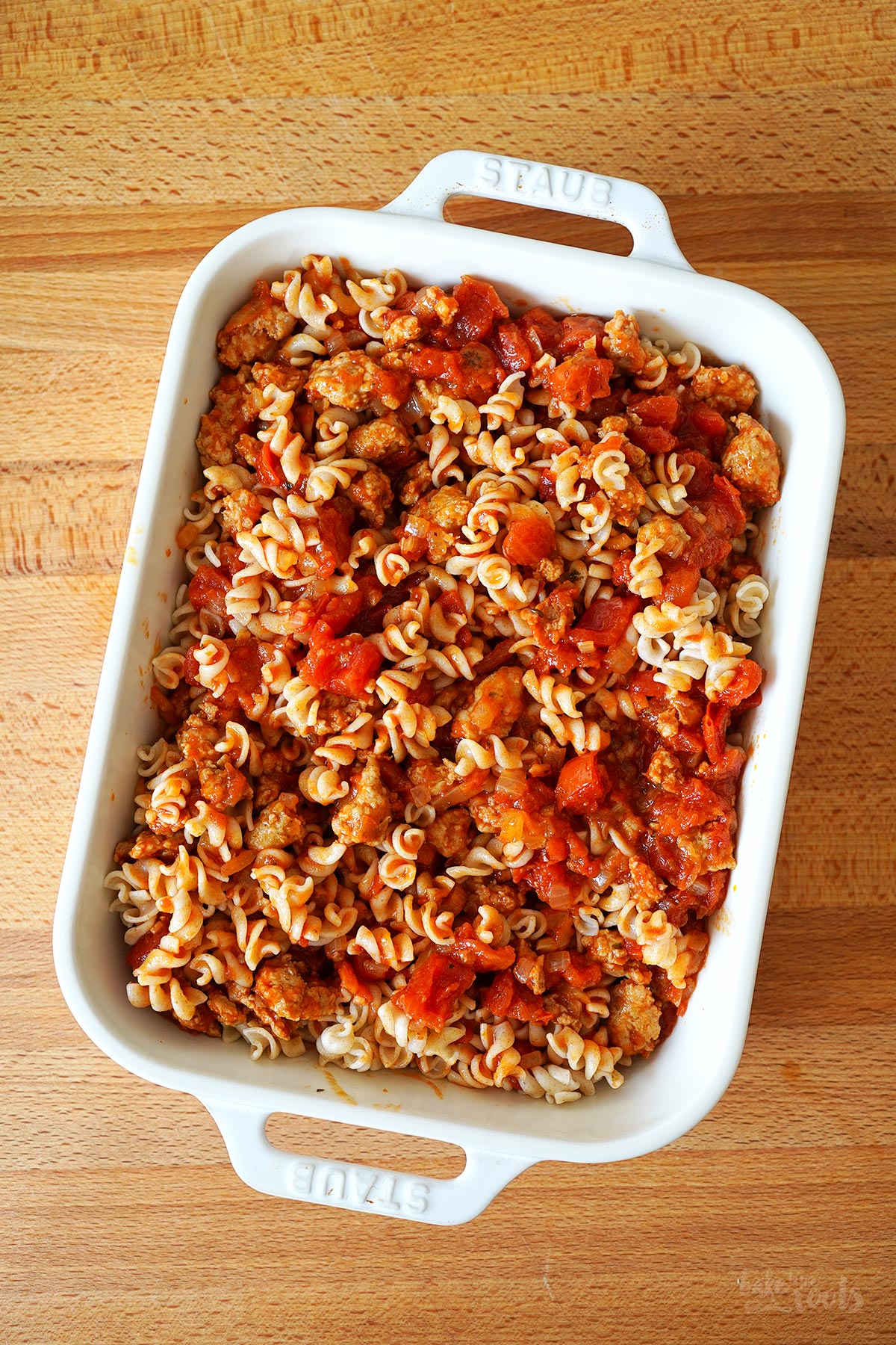 Bratwurst Bolognese Nudelauflauf | Bake to the roots