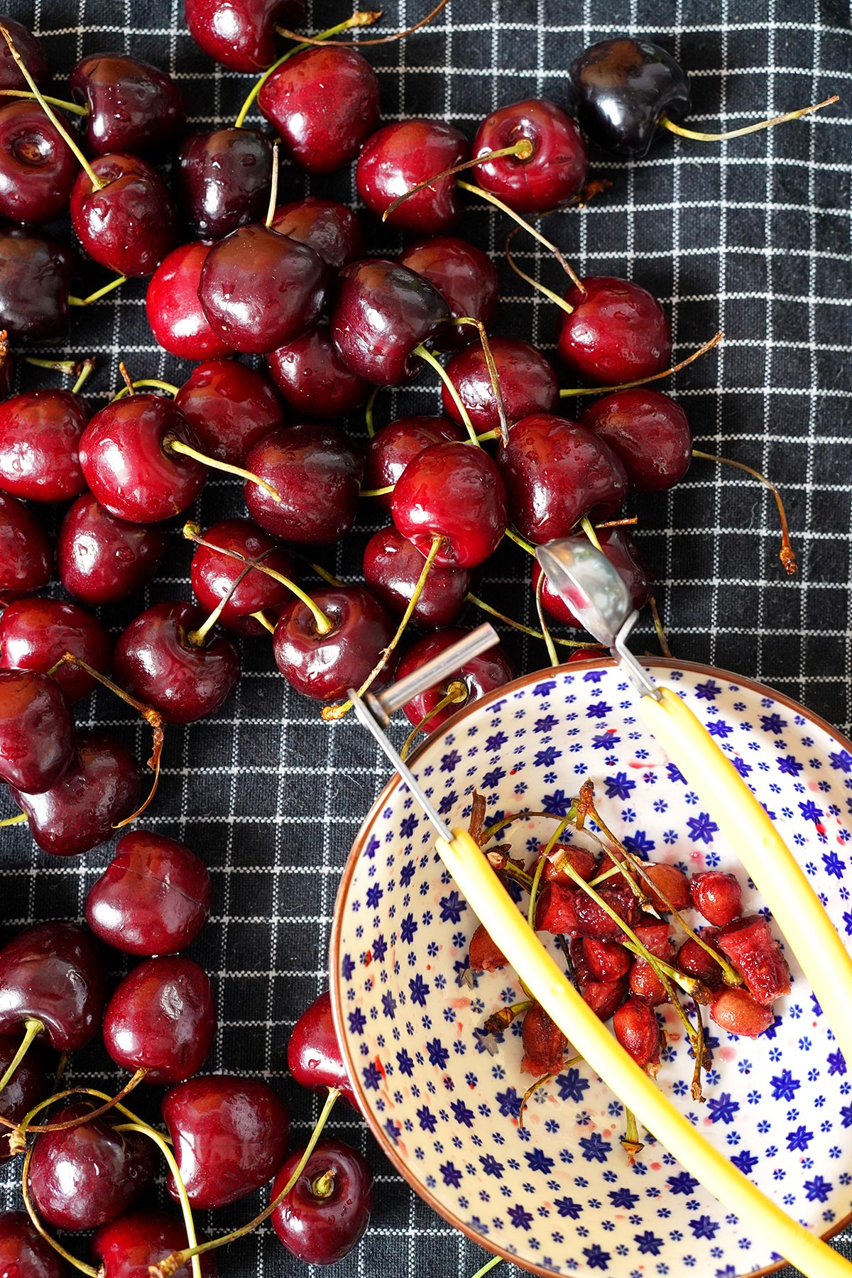 Einfache Kirschmarmelade mit Vanille (zuckerfrei) | Bake to the roots