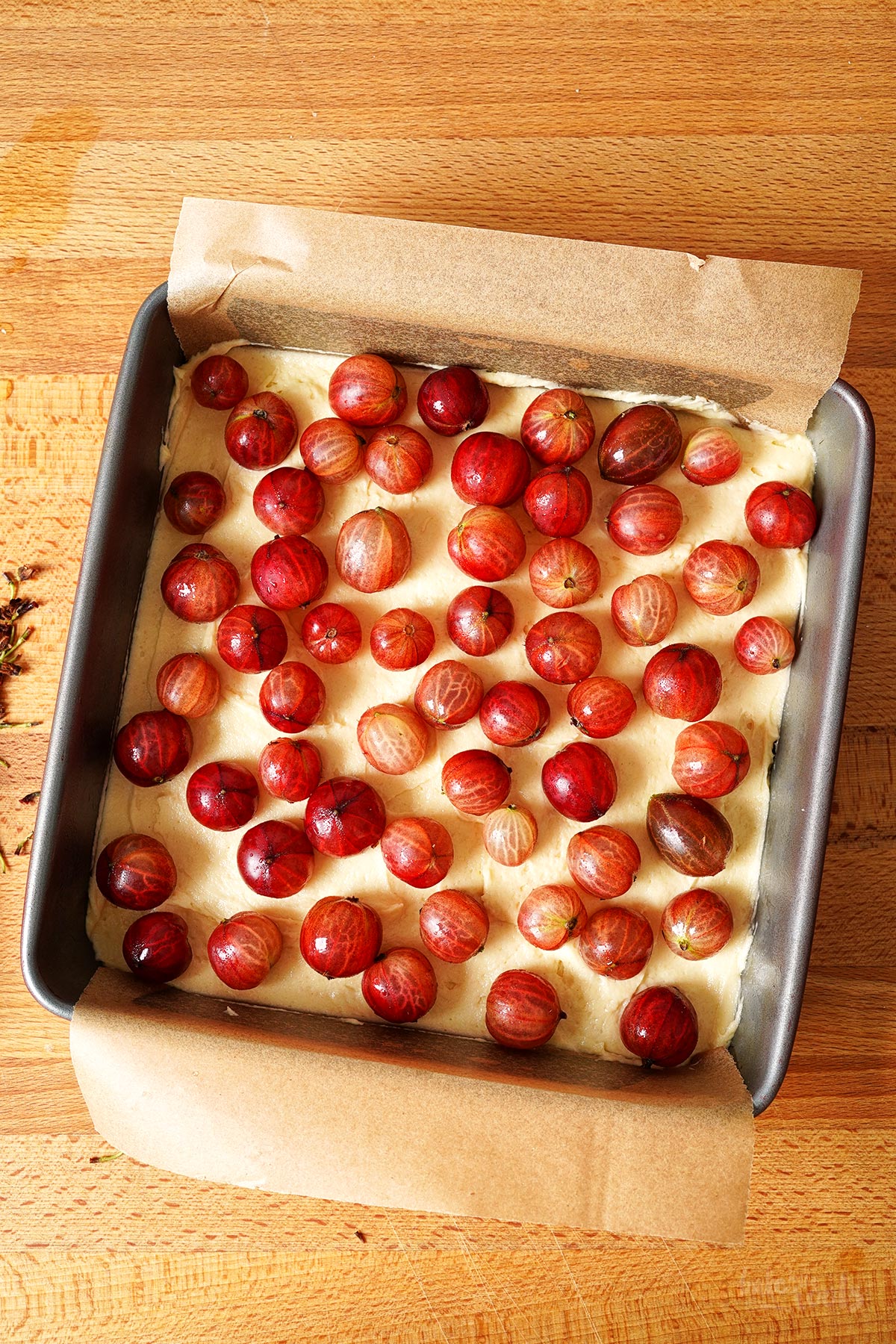 Schneller Stachelbeeren Streuselkuchen | Bake to the roots