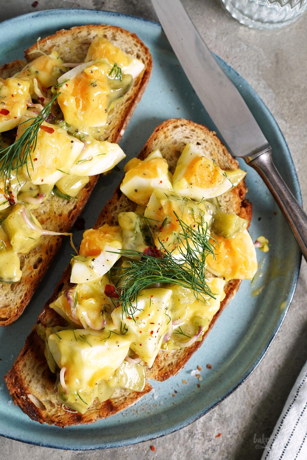 Eiersalat auf geröstetem Brot | Bake to the roots