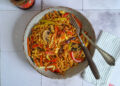Wok Nudeln mit Gemüse & Pilzen | Bake to the roots