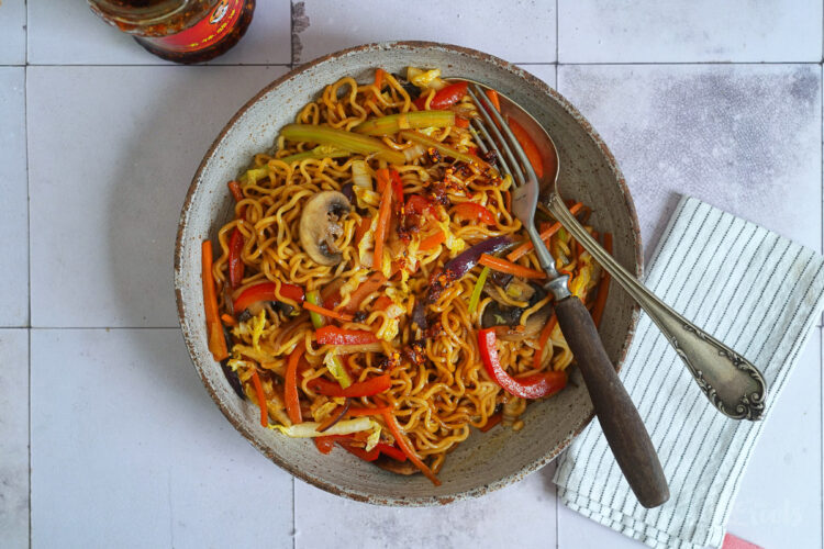 Wok Nudeln mit Gemüse & Pilzen | Bake to the roots