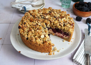 Brombeeren Pudding Streuselkuchen | Bake to the roots