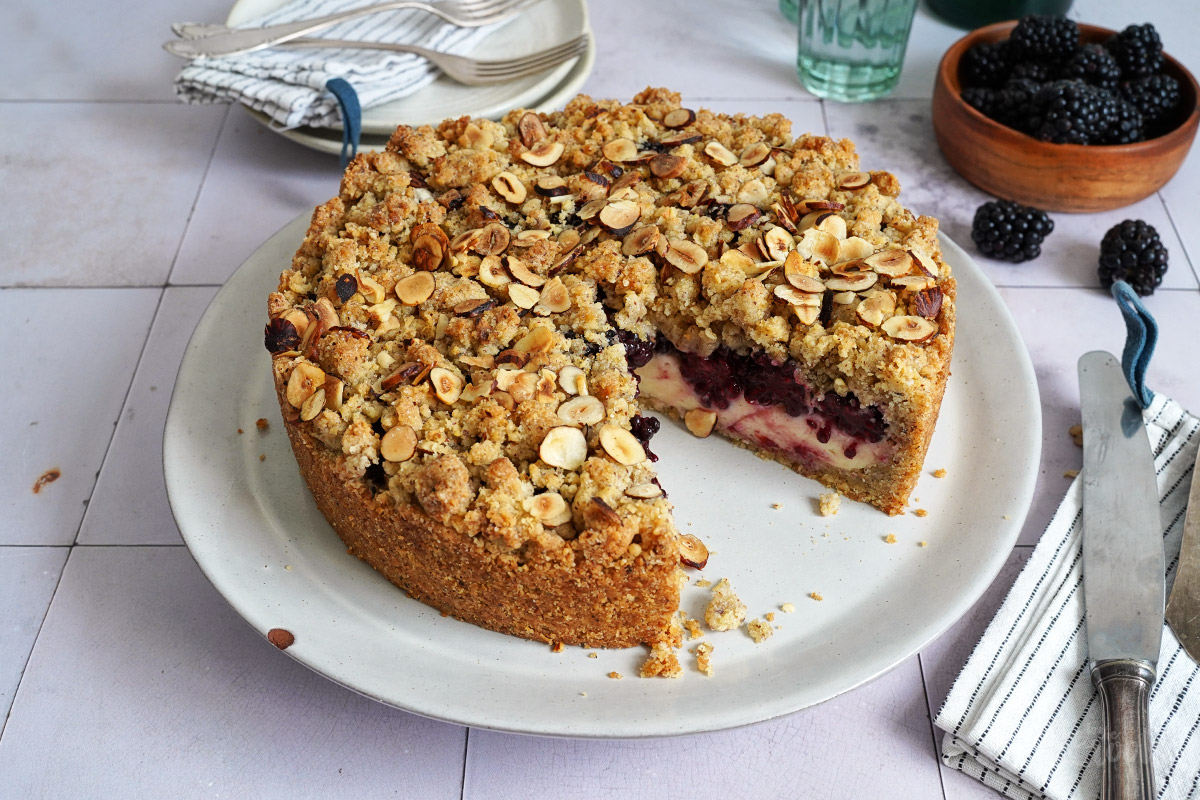 Brombeeren Pudding Streuselkuchen | Bake to the roots