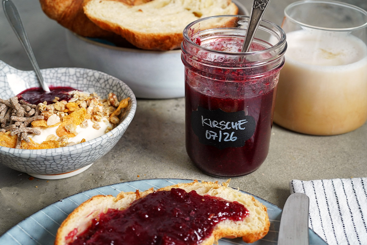 Einfache Kirschmarmelade mit Vanille (zuckerfrei) | Bake to the roots