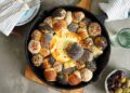 Laugenstangen Pull-Apart Bread mit Ofenkäse | Bake to the roots
