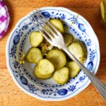 Eingelegte Knoblauch Gewürzgurken | Bake to the roots