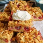 Schneller Stachelbeeren Streuselkuchen | Bake to the roots