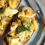 Eiersalat mit Essiggurken & Kräutern | Bake to the roots
